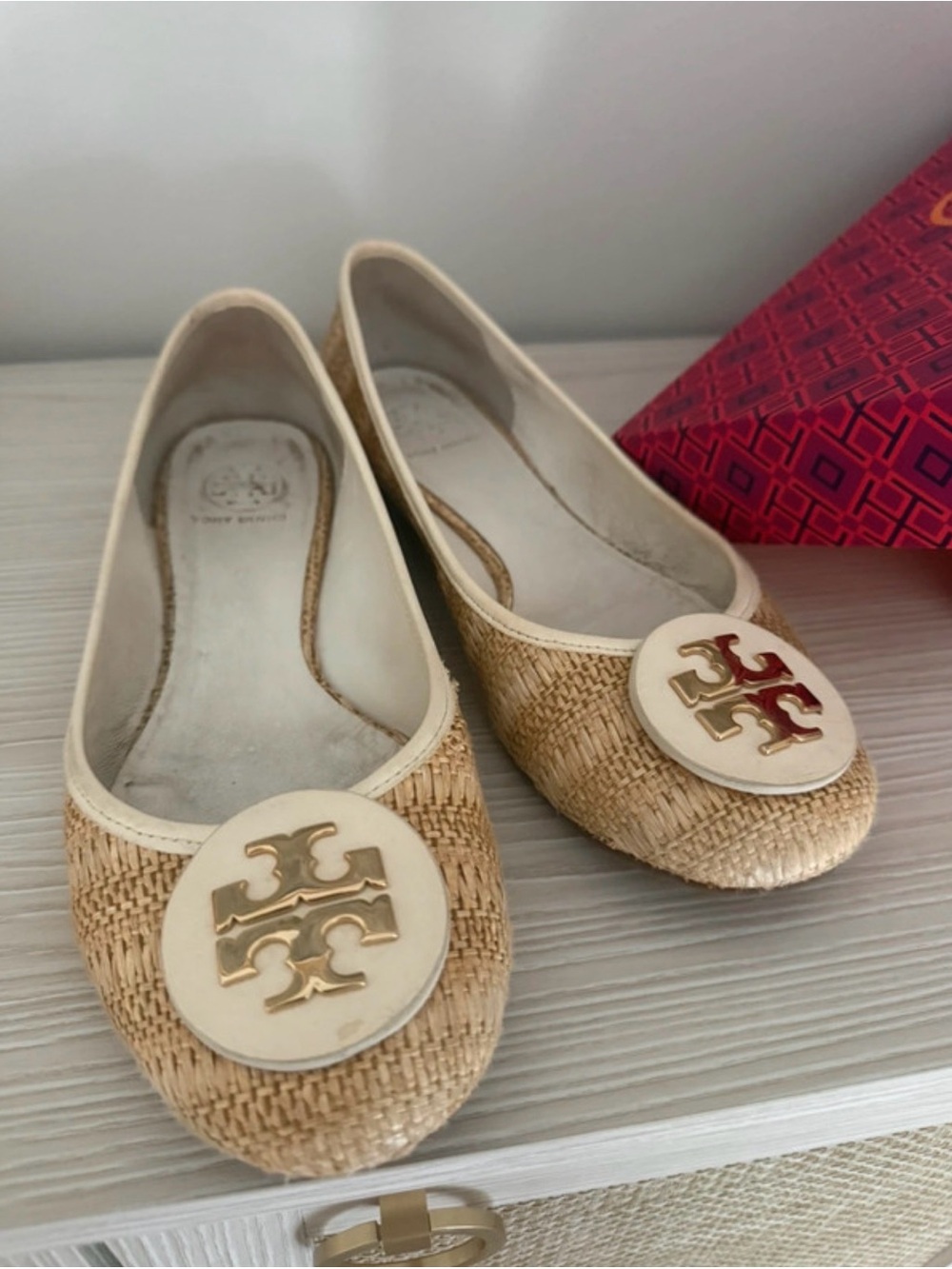 Tory Burch Flats: CHELSEA BALLET-PRINT HAIRCALF/GROSGRAIN Raffia